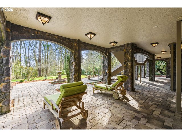 2147 GLENMORRIE Ln, Lake Oswego, OR 97034