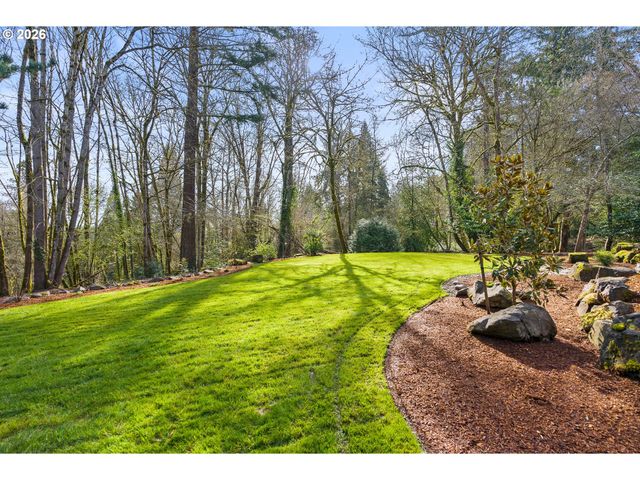 2147 GLENMORRIE Ln, Lake Oswego, OR 97034