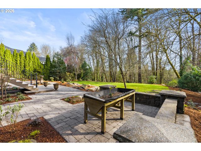 2147 GLENMORRIE Ln, Lake Oswego, OR 97034