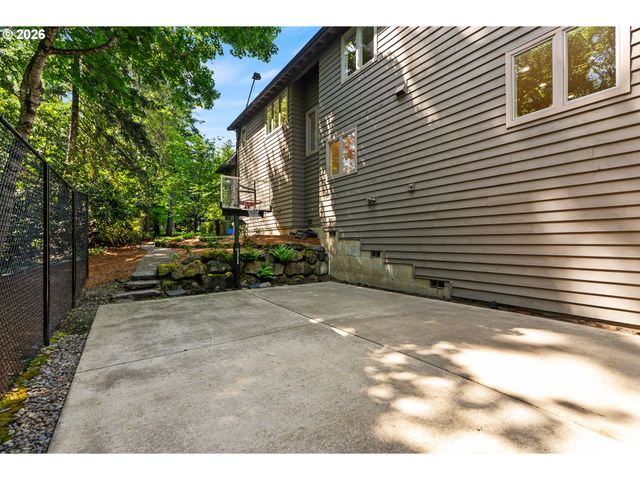 2147 GLENMORRIE Ln, Lake Oswego, OR 97034