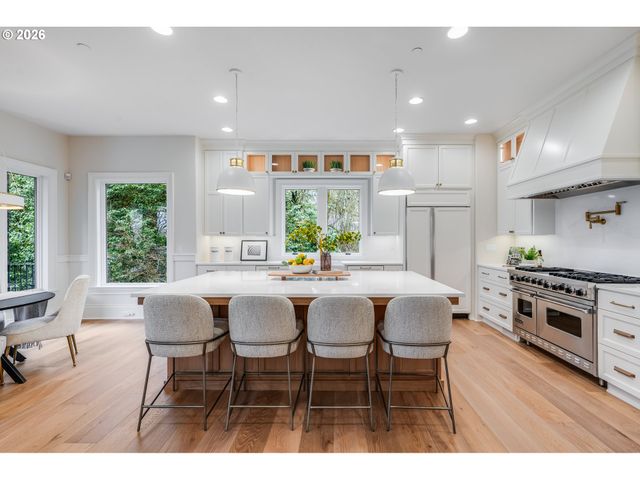 2147 GLENMORRIE Ln, Lake Oswego, OR 97034