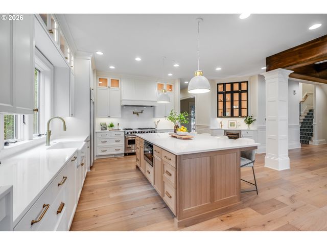 2147 GLENMORRIE Ln, Lake Oswego, OR 97034