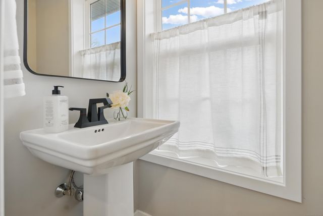 409 Prospect Avenue 6, West Hartford, CT 06119