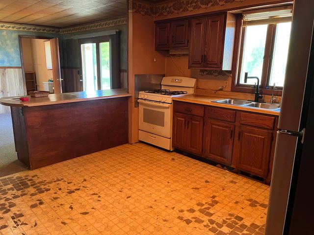 2600 W Schmeid Road, Six Lakes, MI 48886
