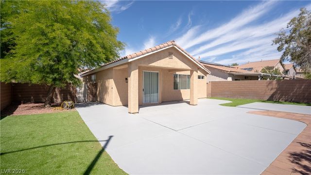 5946 Lingering Breeze Street, Las Vegas, NV 89148