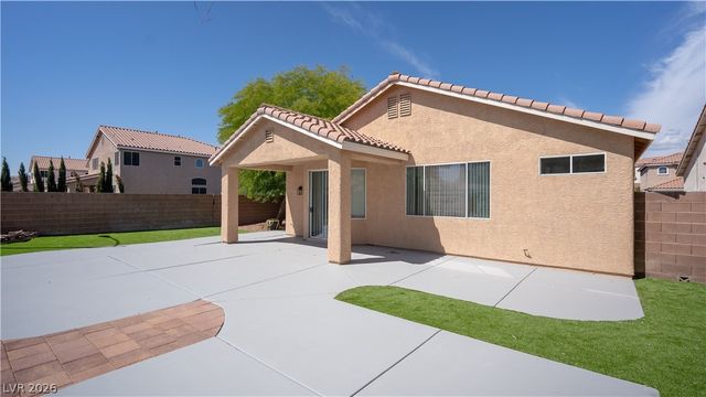 5946 Lingering Breeze Street, Las Vegas, NV 89148