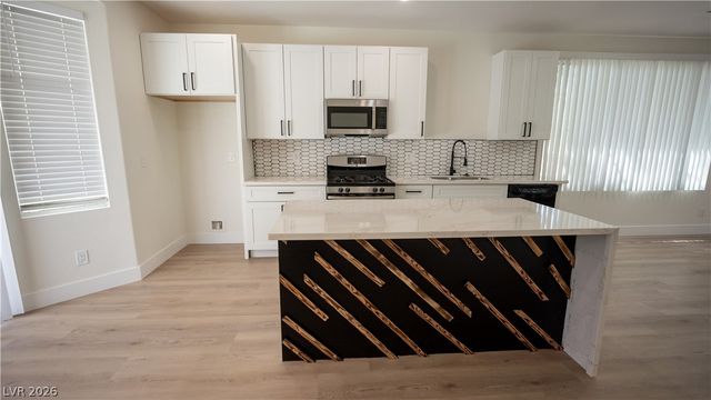 5946 Lingering Breeze Street, Las Vegas, NV 89148