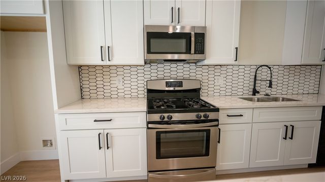 5946 Lingering Breeze Street, Las Vegas, NV 89148