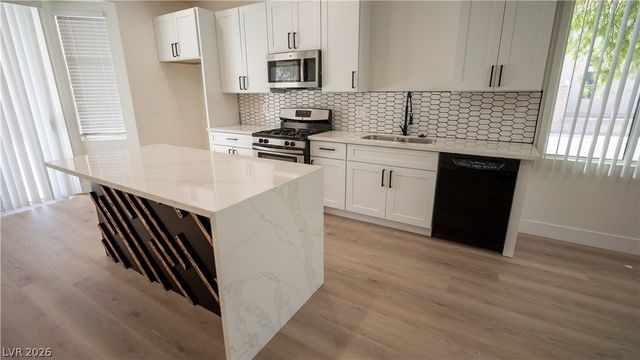 5946 Lingering Breeze Street, Las Vegas, NV 89148