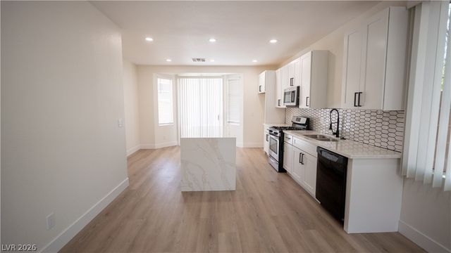 5946 Lingering Breeze Street, Las Vegas, NV 89148