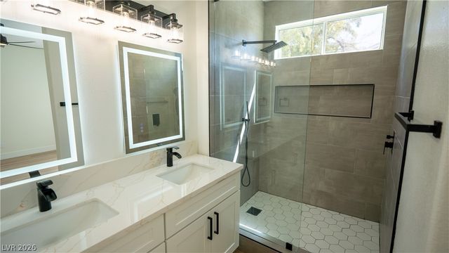5946 Lingering Breeze Street, Las Vegas, NV 89148