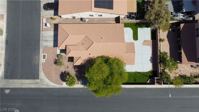 5946 Lingering Breeze Street, Las Vegas, NV 89148