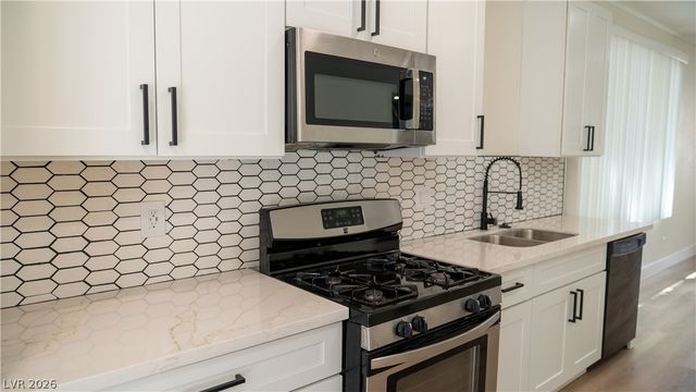 5946 Lingering Breeze Street, Las Vegas, NV 89148