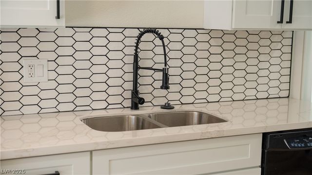 5946 Lingering Breeze Street, Las Vegas, NV 89148