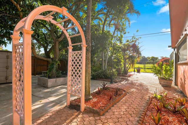 3768 Pinehurst Drive, Lake Worth, FL 33467