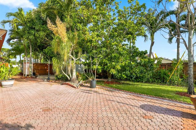 3768 Pinehurst Drive, Lake Worth, FL 33467