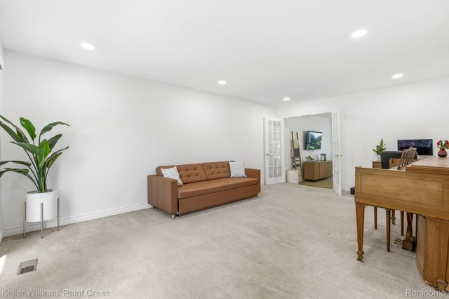 1675 Kilburn Road N, Rochester Hills, MI 48306