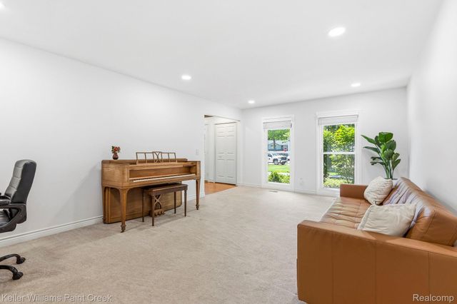 1675 Kilburn Road N, Rochester Hills, MI 48306
