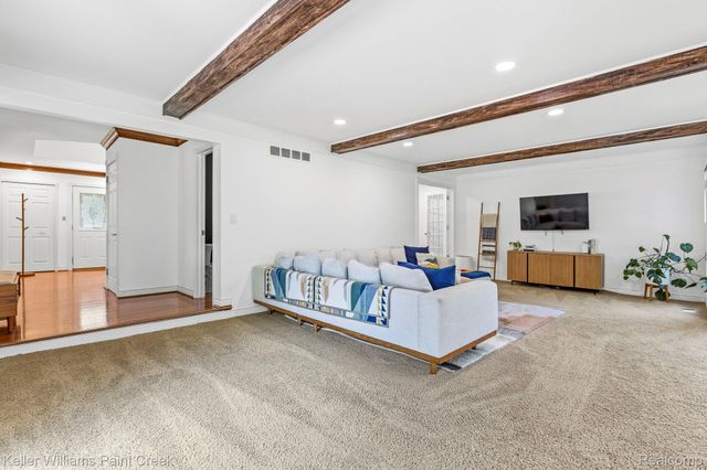 1675 Kilburn Road N, Rochester Hills, MI 48306
