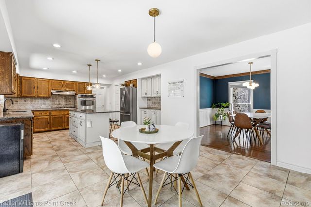 1675 Kilburn Road N, Rochester Hills, MI 48306