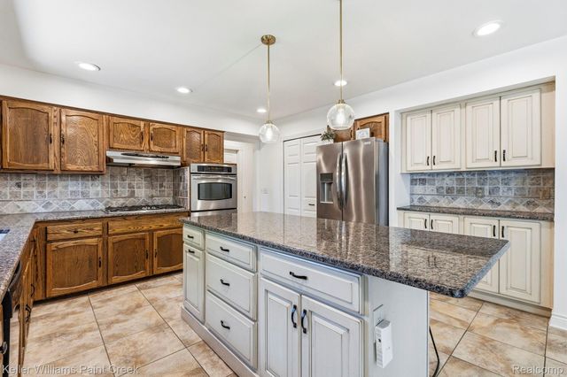 1675 Kilburn Road N, Rochester Hills, MI 48306