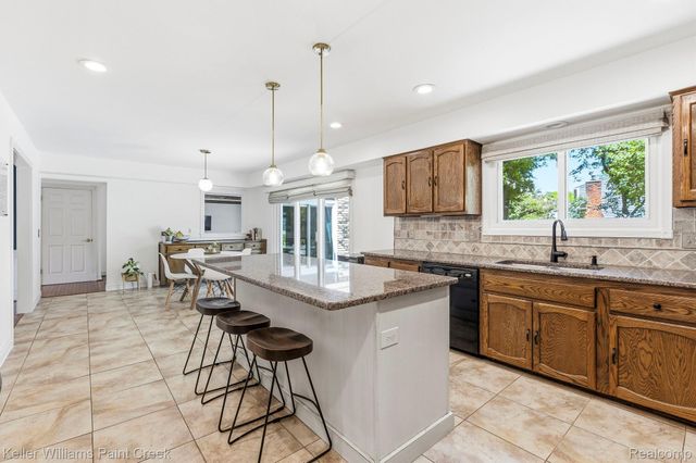 1675 Kilburn Road N, Rochester Hills, MI 48306