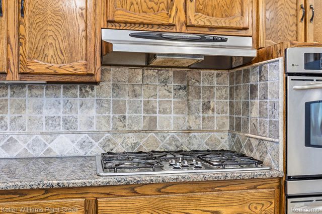 1675 Kilburn Road N, Rochester Hills, MI 48306