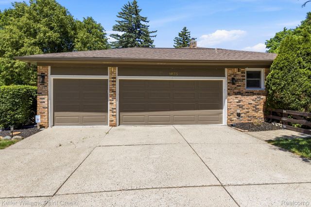 1675 Kilburn Road N, Rochester Hills, MI 48306