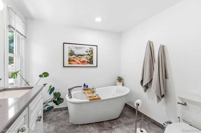 1675 Kilburn Road N, Rochester Hills, MI 48306