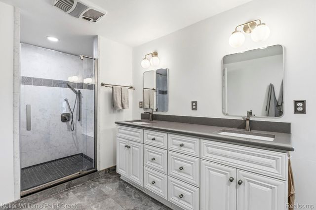 1675 Kilburn Road N, Rochester Hills, MI 48306