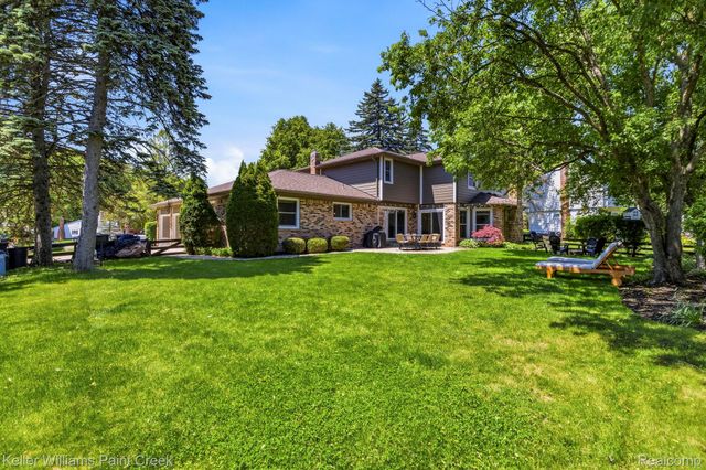 1675 Kilburn Road N, Rochester Hills, MI 48306
