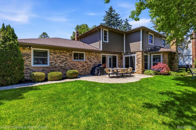 1675 Kilburn Road N, Rochester Hills, MI 48306