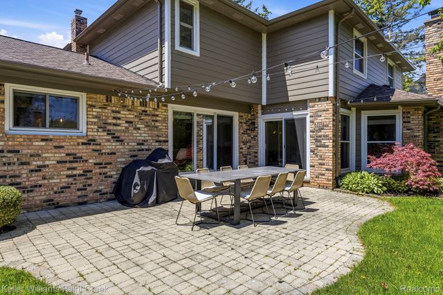1675 Kilburn Road N, Rochester Hills, MI 48306