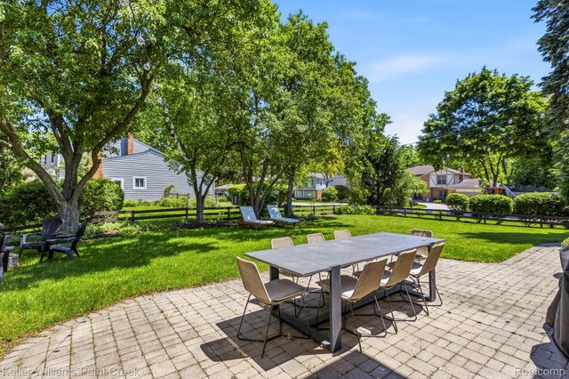 1675 Kilburn Road N, Rochester Hills, MI 48306