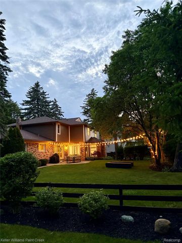 1675 Kilburn Road N, Rochester Hills, MI 48306