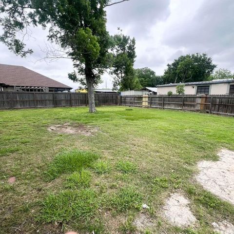 2707 Almendares Avenue, Pasadena, TX 77506