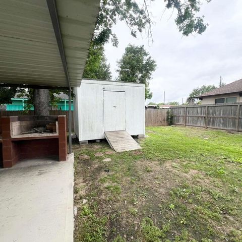 2707 Almendares Avenue, Pasadena, TX 77506