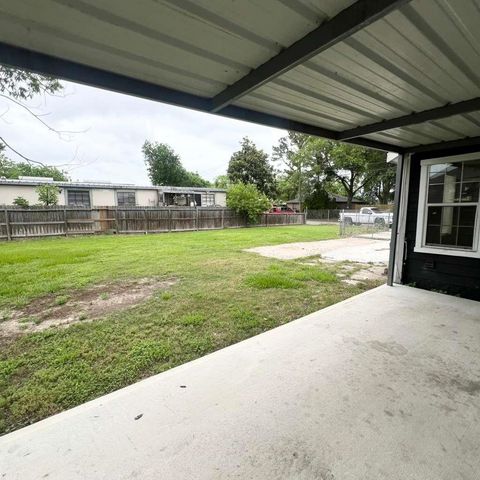 2707 Almendares Avenue, Pasadena, TX 77506