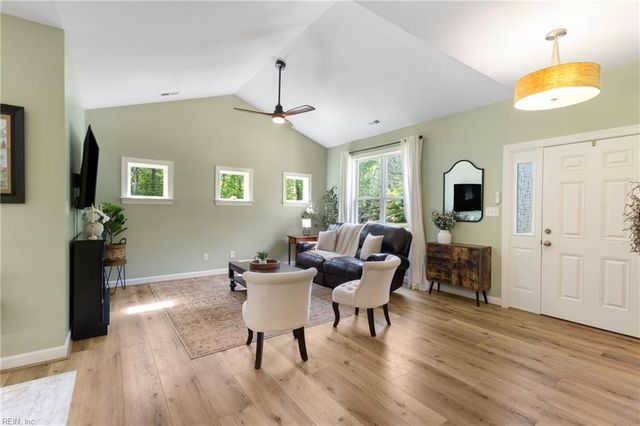 11511 Deep Point LN, Gloucester, VA 23061
