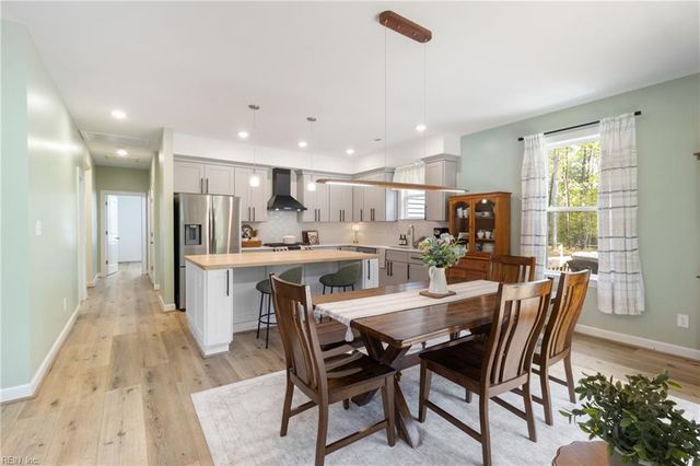 11511 Deep Point LN, Gloucester, VA 23061