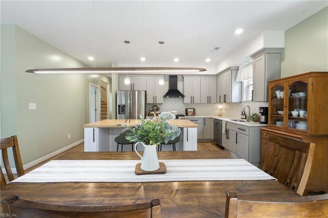 11511 Deep Point LN, Gloucester, VA 23061