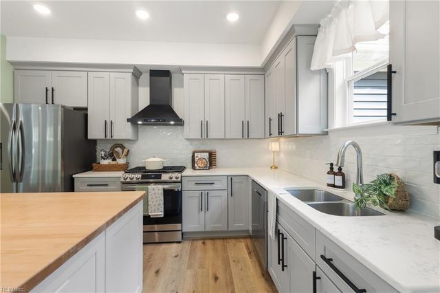 11511 Deep Point LN, Gloucester, VA 23061