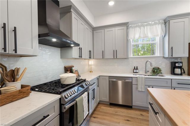11511 Deep Point LN, Gloucester, VA 23061