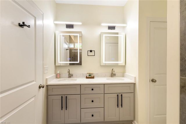 11511 Deep Point LN, Gloucester, VA 23061