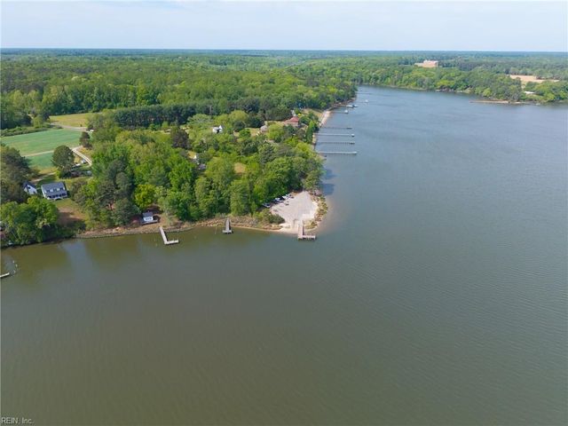 11511 Deep Point LN, Gloucester, VA 23061