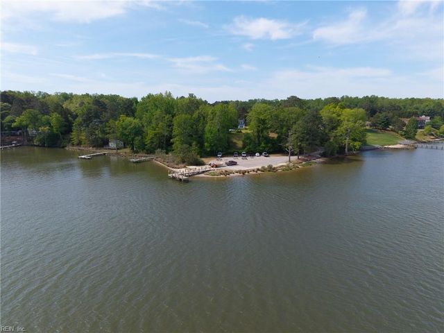 11511 Deep Point LN, Gloucester, VA 23061