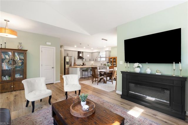11511 Deep Point LN, Gloucester, VA 23061
