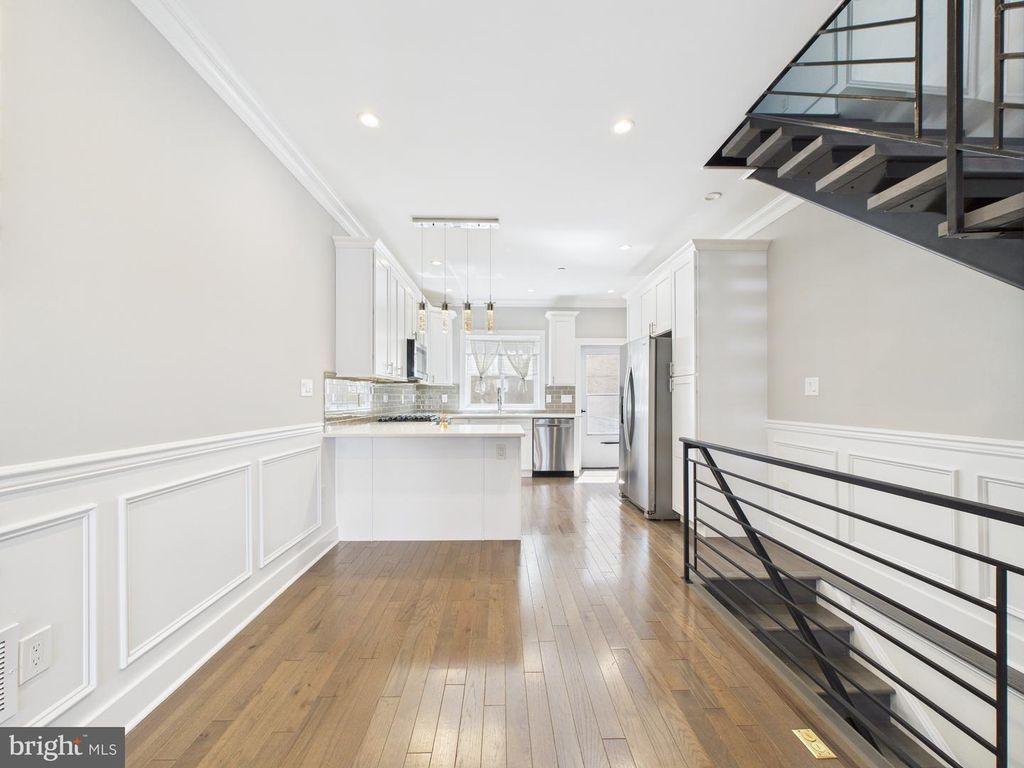 2003 S 8TH ST, Philadelphia, PA 19148