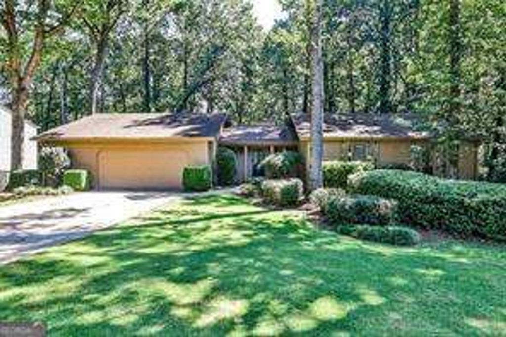 2528 Chimney Springs Drive, Marietta, GA 30062