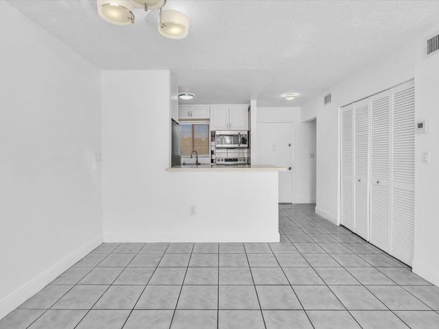 6034 Forest Hill Boulevard 107, West Palm Beach, FL 33415